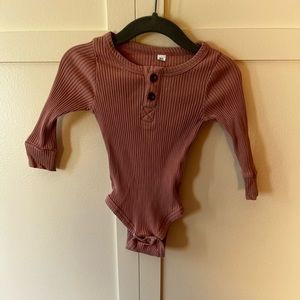 Ribbed henley pink short sleeve bodysuit size 6-12‎ months